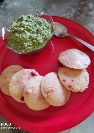 A picture of Suji masala idli.