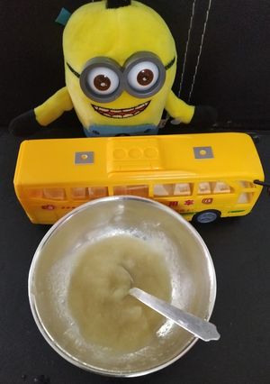 A picture of Steamed Pear Puree For Babies.