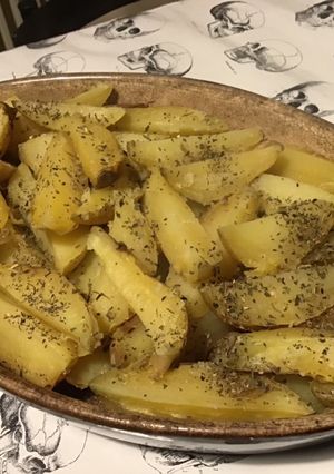Une photo de Pommes de terre aux herbes aromatiques du jardin (cuisson au diable)