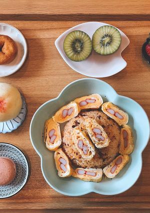 Hình của món Cơm rang dầu ớt Lao Gan Ma và trứng cuộn thanh cua (chỉ hơi cay).