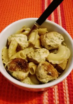 Une photo de Boulettes de poulet au cumin et crêtes de coq