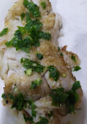 Una foto de Pescado grille alimonado