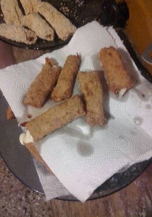 Una foto de Bastones de jamón y queso