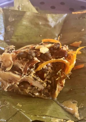 รูปของ หมกเครื่องแกงดอกขี้เหล็กหมูสไลด์ 🧄🌶️🫚