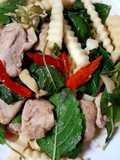 "ผัดกะเพราหมูยอดมะพร้าวอ่อน"🌶🌿Stir Fried Basil with Pork&Youn