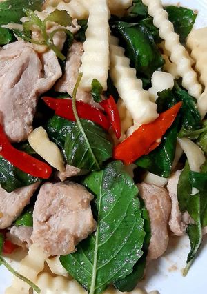 รูปของ "ผัดกะเพราหมูยอดมะพร้าวอ่อน"🌶🌿Stir Fried Basil with Pork&Youn