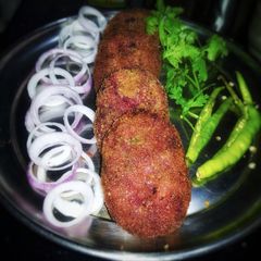 A picture of Beetroot cutlets.