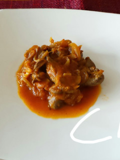 Una foto de Higaditos de pollo encebollados