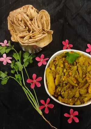 કંટોલા નુ શાક (Kantola Shak Recipe In Gujarati) રેસીપી મુખ્ય ફોટો