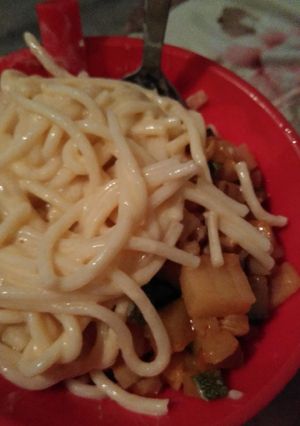 Una foto de Espagueti con queso amarillo