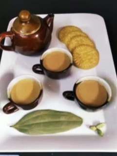 பிருந்தி இலை டீ(bay leaf tea recipe in tamil) செய்முறை முக்கிய புகைப்படம்