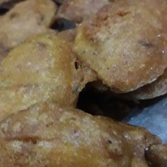A picture of Aloo pakora.