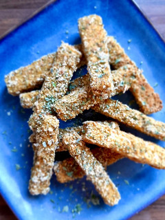 Una foto de Fingers de tofu rebozado con agave y especias ~