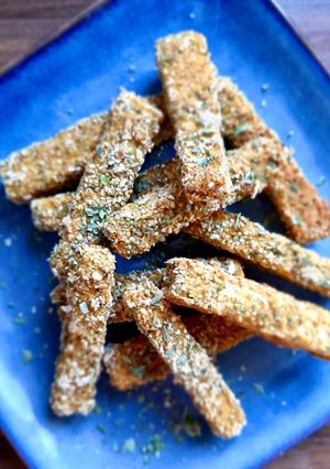 Una foto de Fingers de tofu rebozado con agave y especias ~
