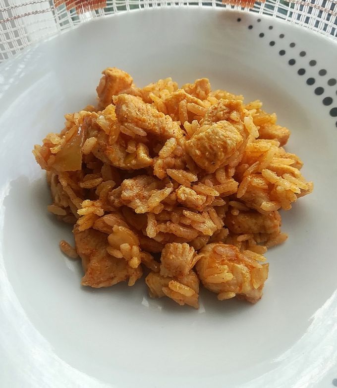 Egyszerű rizses hús csirkemellből recept fotója