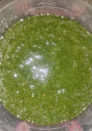 A picture of Green chutney.