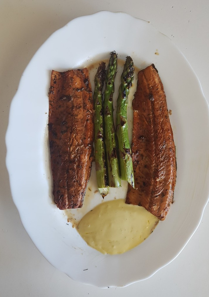 Una foto de 🇪🇦 Filetes de trucha a la plancha marinados con soja y eneldo