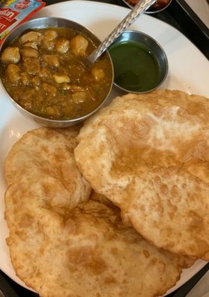 भटूरे(bhature recipe in hindi) रेसिपी मुख्य फोटो