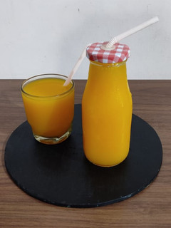 મેંગો ફ્રુટી (Mango Frooti Recipe In Gujarati) રેસીપી મુખ્ય ફોટો