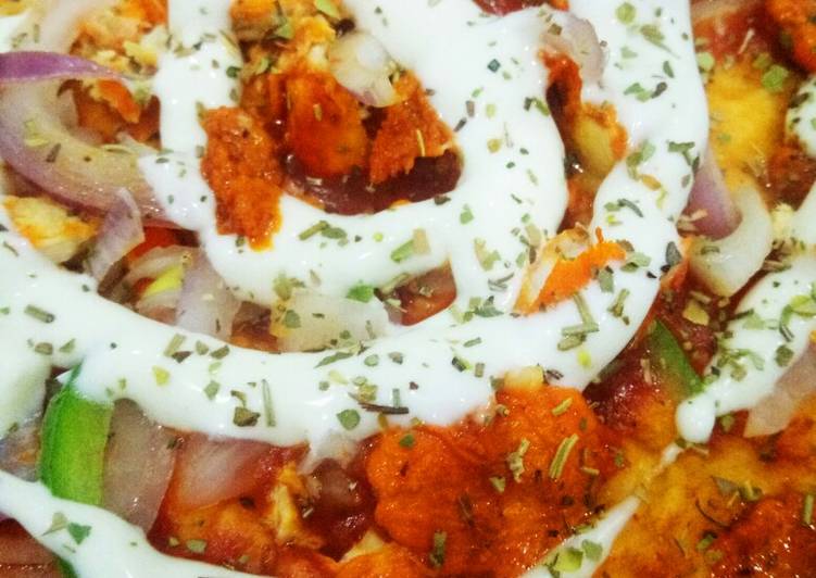 Recipe of Quick Chiken Tikka Mayo pizza