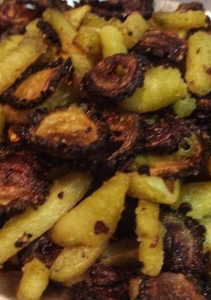উচ্ছে আলু ভাজা(uchche aloo bhaja recipe in Bengali) রেসিপির প্রধান ছবি