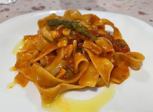 Foto di Pappardelle con Calamari, Asparagi e Pomodorini
