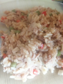 Una foto de Arroz con atún
