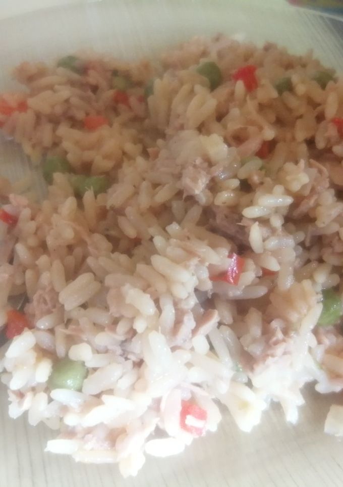 Una foto de Arroz con atún