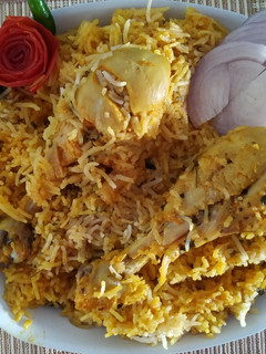 चिकन बिरयानी (chicken biryani recipe in Hindi) रेसिपी मुख्य फोटो