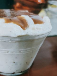 Una foto de Puré de papa con salsa gravy