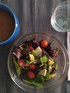 Una foto de Ensalada tierna con aguacate