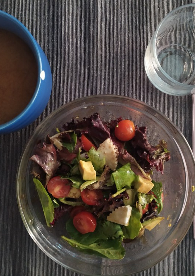 Una foto de Ensalada tierna con aguacate