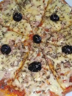 صورة لوصفة بيتزا بالطون والفرماج 🍕