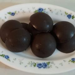 A picture of Marswell dark compound chocolate made by me.