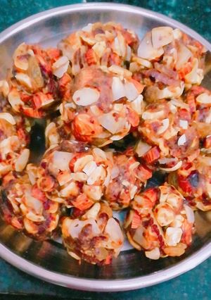 A picture of Dry fruit laddu.