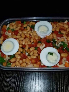 A picture of Salad with eggs.