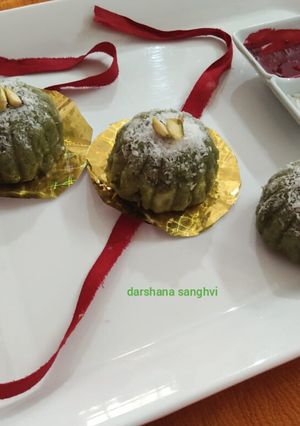 A picture of Cabbage pista spinach burfi.