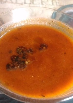 A picture of Garlic chutney.
