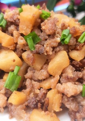 Hình của món Thịt xay rang tóp mỡ.