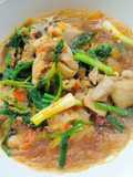 ต้มไก่ใส่เส้นร้อน(อาหารอีสาน)