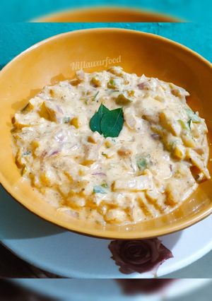 A picture of Onion raita.