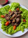 Lok Lak (Bu Loc Lac) daging sapi tumis kecap lada hitam ala Vietnam cocok untuk diet