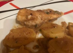 Una foto de Colita de rape con patatas en salsa verde