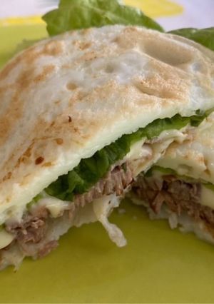 Una foto de Sándwich 🥪 proteico con tapas de clara !