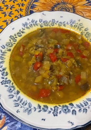 Une photo de Soupe de légumes aux épices et bouillon de bœuf