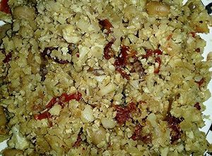 Una foto de Couscous de Coliflor al curry con tomates secos