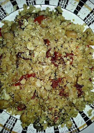 Una foto de Couscous de Coliflor al curry con tomates secos