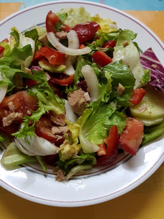 Una foto de Ensalada variada con atún