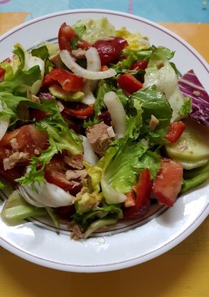 Una foto de Ensalada variada con atún