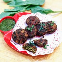 A picture of Bread Palak Vada.